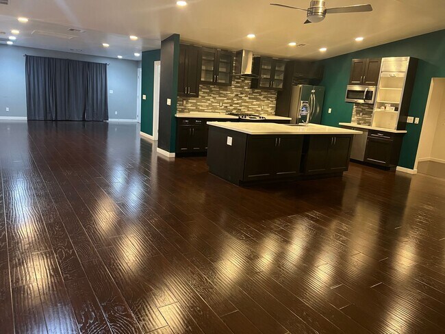 Foto del edificio - True Beauty! SOLAR