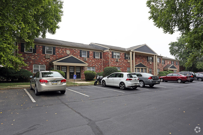 Foto del edificio - Concord Court Apartments