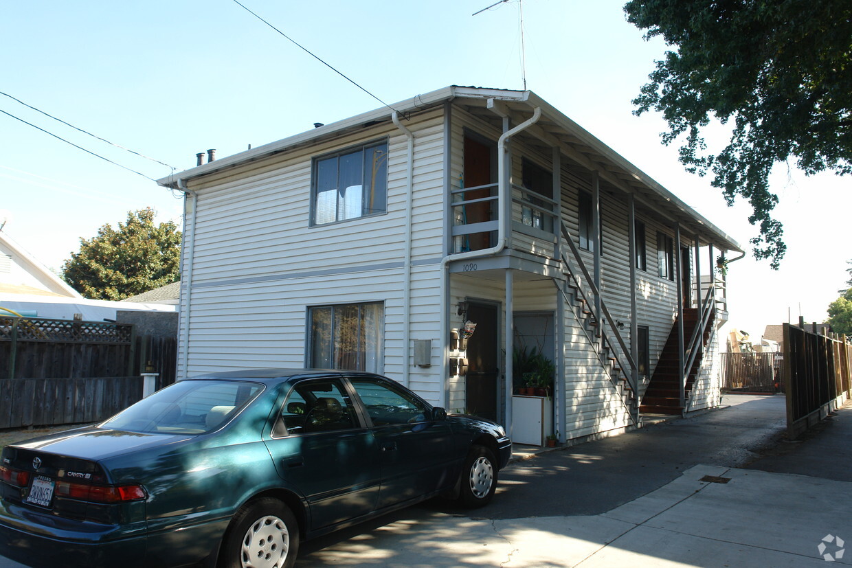 Primary Photo - 1090 Myrtle St