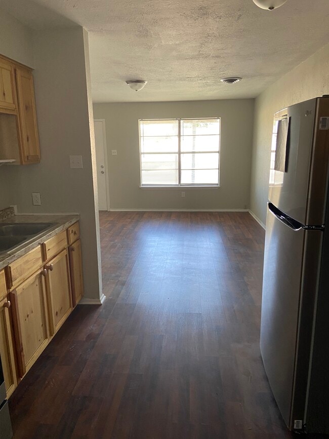 Building Photo - 1406 Goliad St