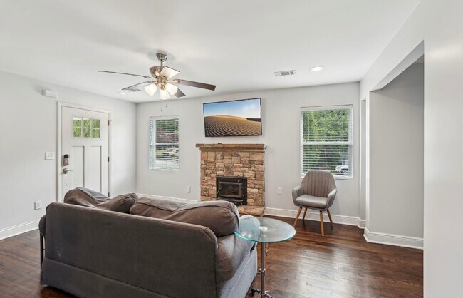 Building Photo - 1605 Wellswood Dr SE