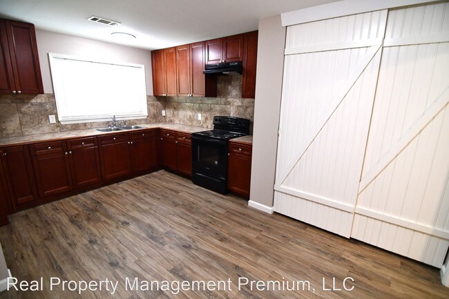 Building Photo - 3 br, 1.5 bath House - 3454 Harrison St