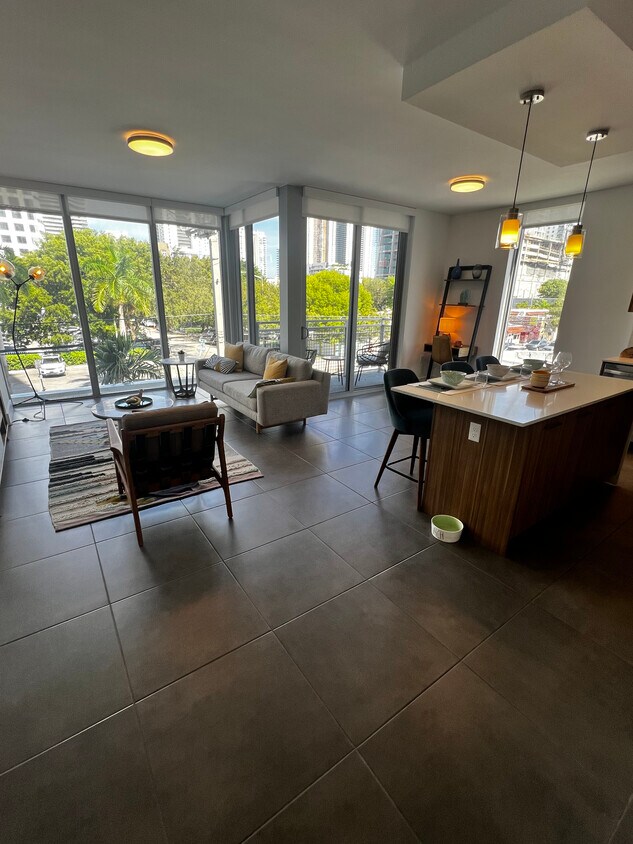 Foto principal - 215 NE 27th St