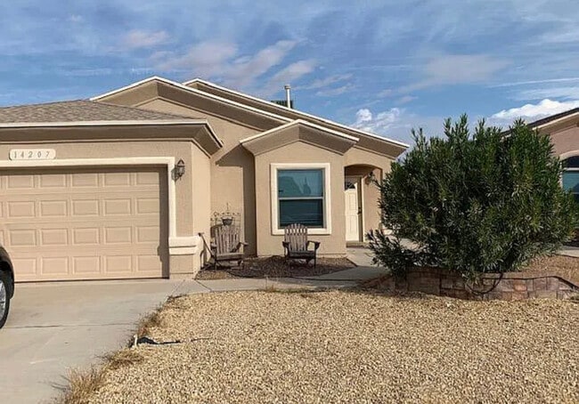 Foto del edificio - 14207 North Point Ave