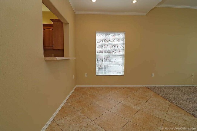 Building Photo - Brookshire 1321/1323