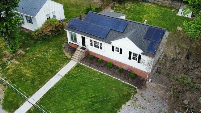 Foto del edificio - 1124 Bridle Ln