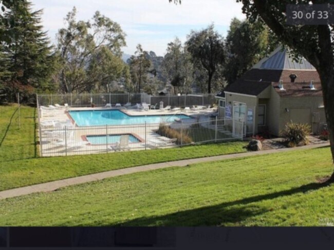 Building Photo - 12 Tennyson Dr