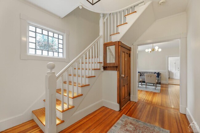Building Photo - 33 Cliffwood St