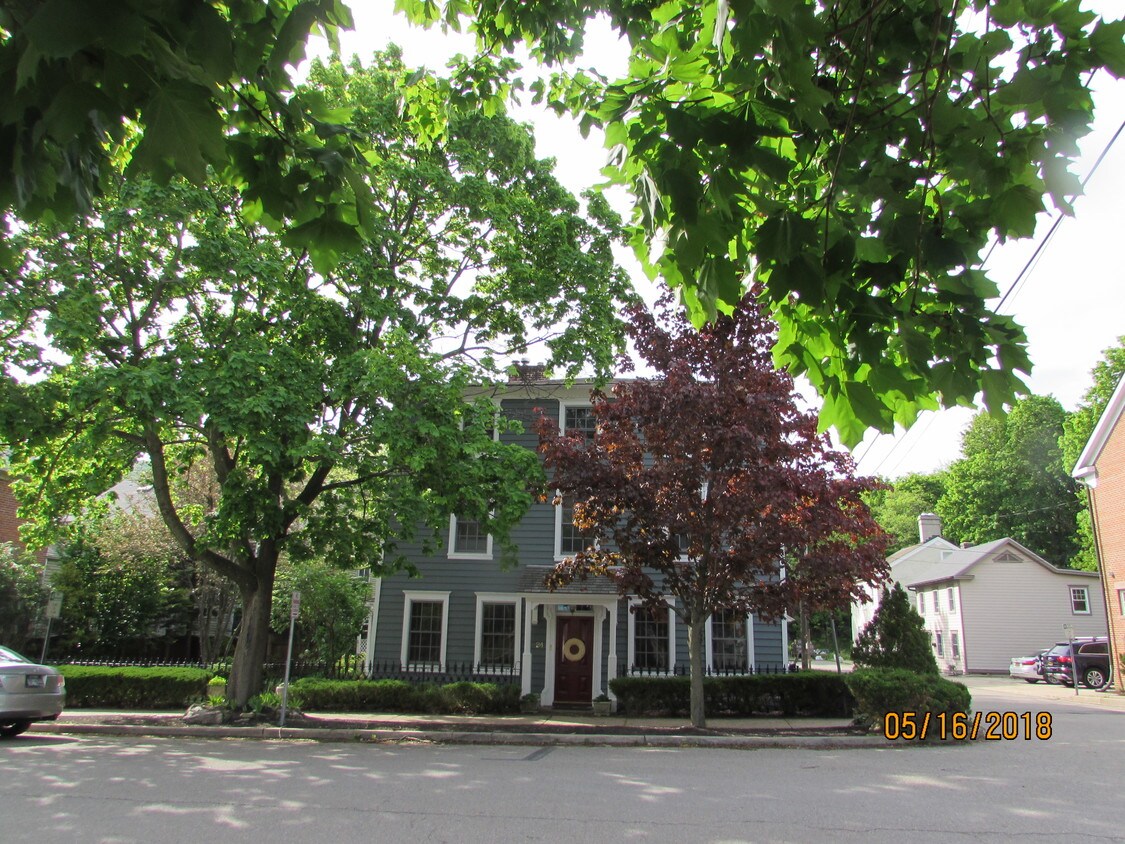 Primary Photo - 24 Main St