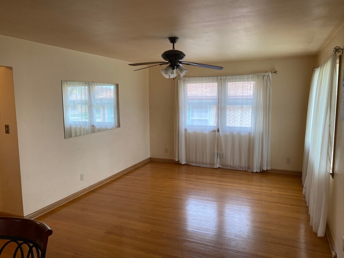 Primary Photo - 6215 W Spencer Pl