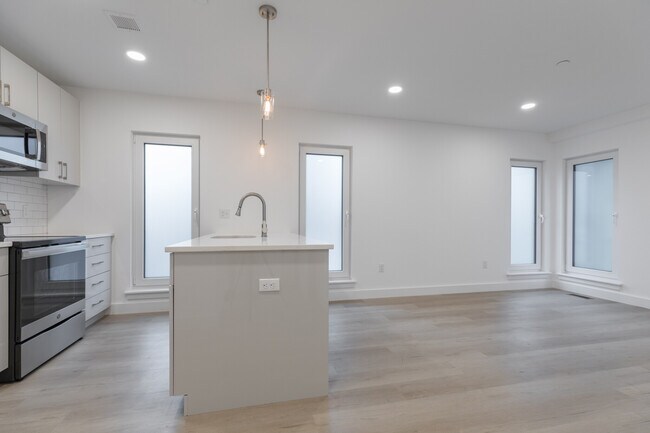 Building Photo - 2837 Washington St