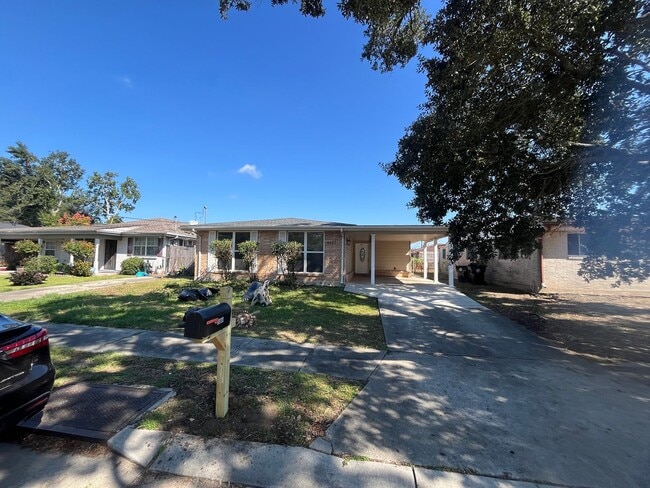 Building Photo - New East Beauty!!!