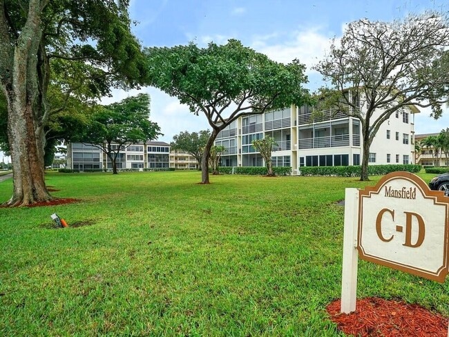 Building Photo - 99 Mansfield C