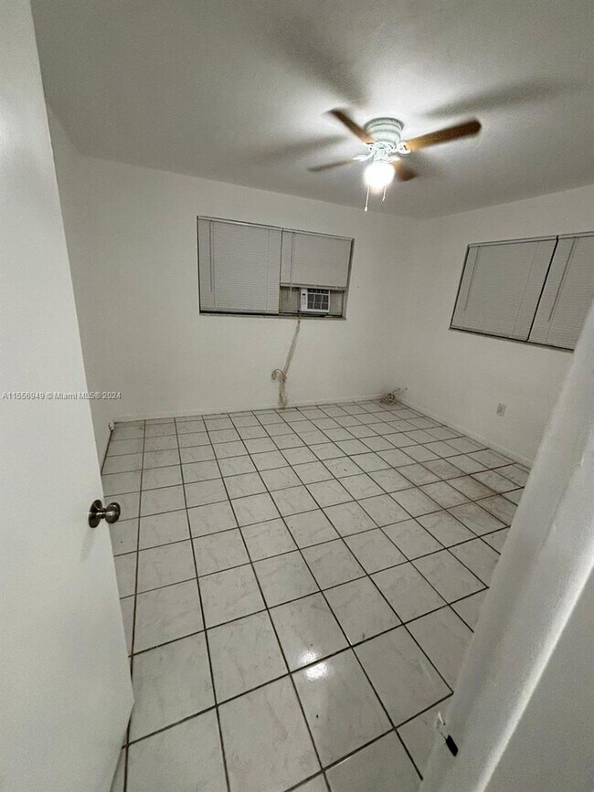 Foto del edificio - 16120 NE 19th Ct
