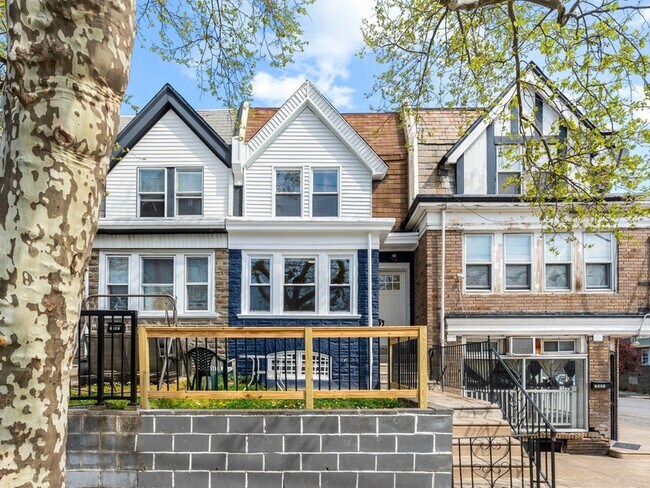 Building Photo - 1901A 72nd Ave
