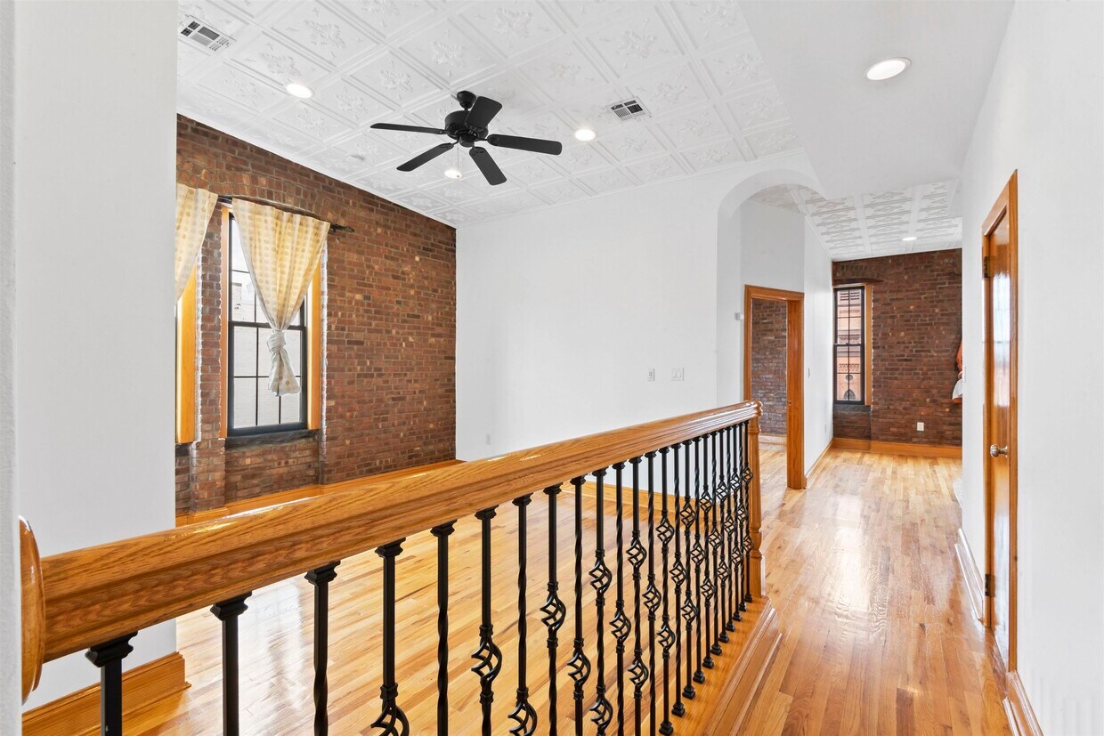 Primary Photo - 180 Newark Ave