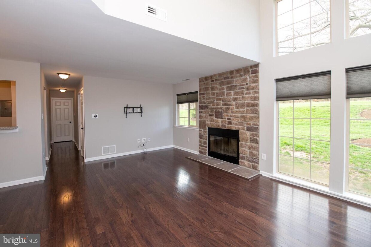 Primary Photo - 308 Green Meadow Ln