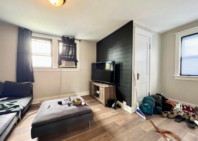 Foto del edificio - 437 S 73rd St