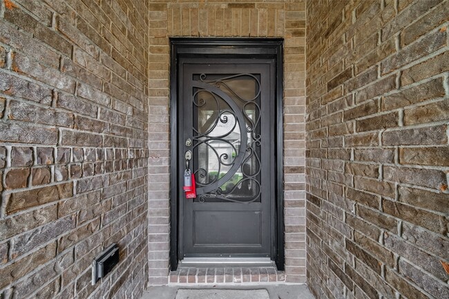 Building Photo - 16039 Cypress Farms Dr