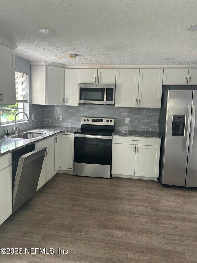 Foto del edificio - 2834 Goldenrod Cir E