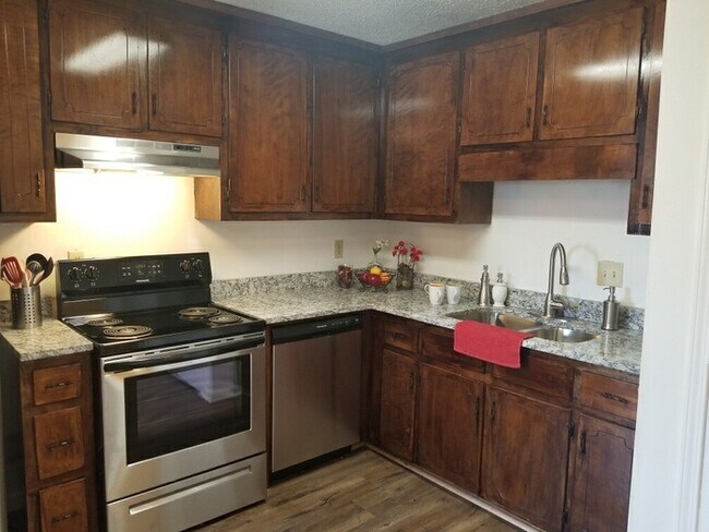 Building Photo - 395 Deer Park Dr