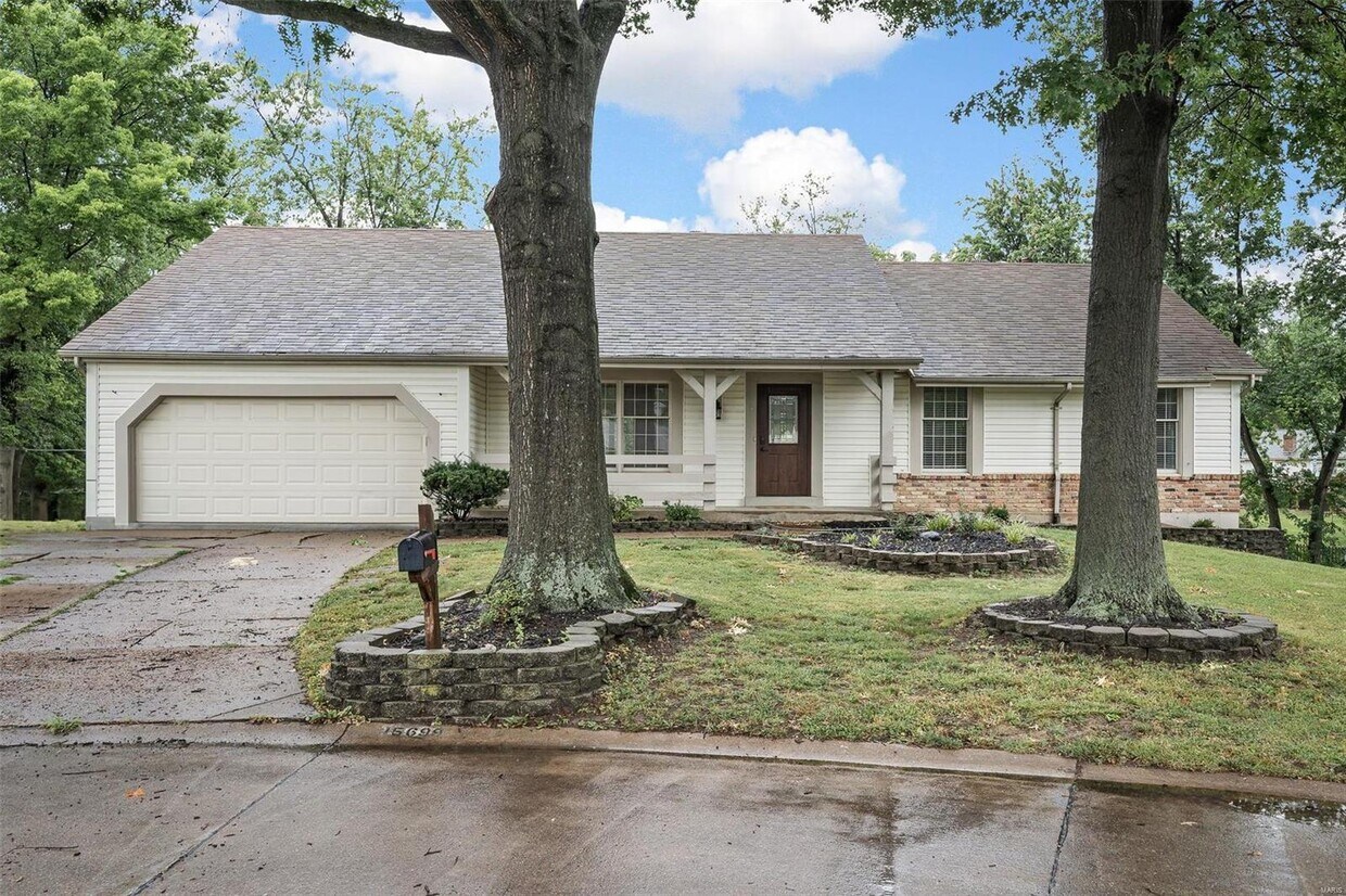 Primary Photo - 15699 Iron Lake Ct