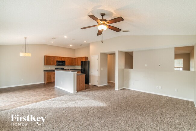 Building Photo - 1379 Summit Oaks Dr W