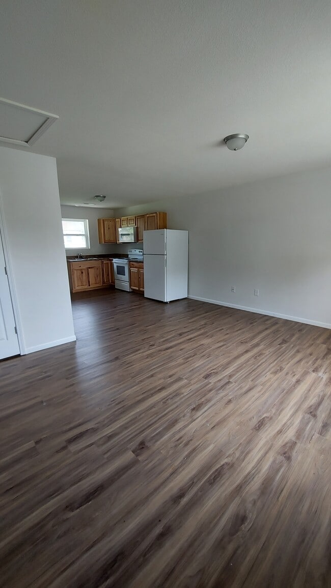 Building Photo - 1010 S Singleton