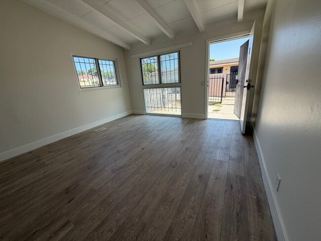 Building Photo - 2612 W Century Blvd