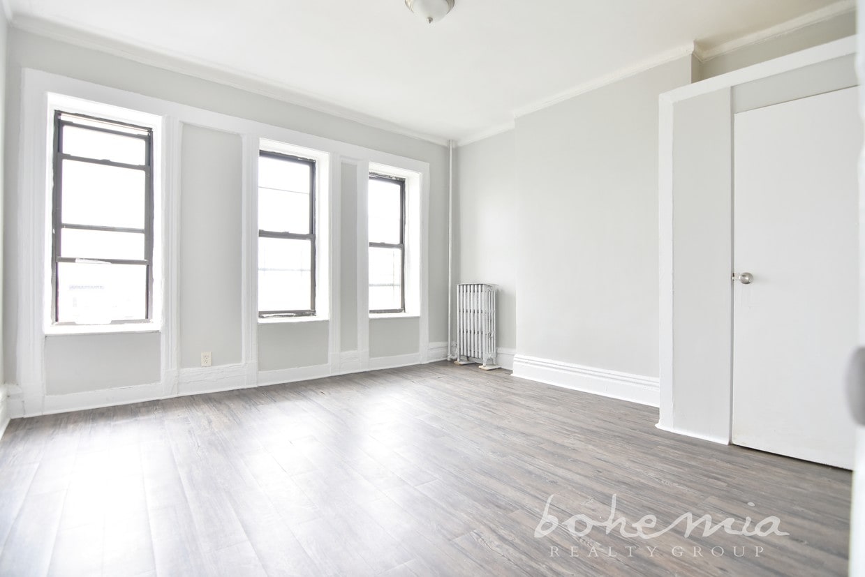 Primary Photo - 439 E 135th St