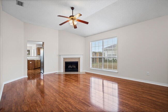 Foto del edificio - 8729 Three Dean Way