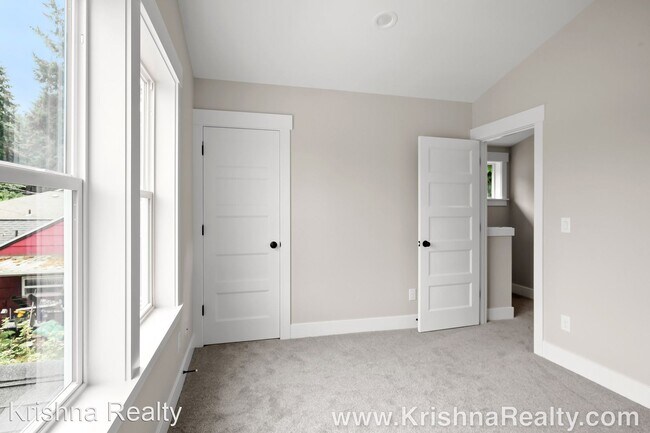 Building Photo - 2 br, 1.5 bath House - 8001 N Woolsey Ave ...