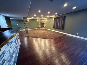 Building Photo - 1138 Lakecrest Ct