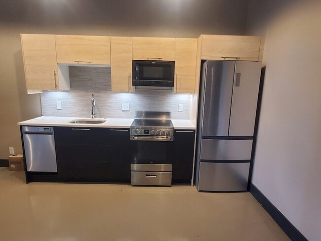 Building Photo - 173 Border St