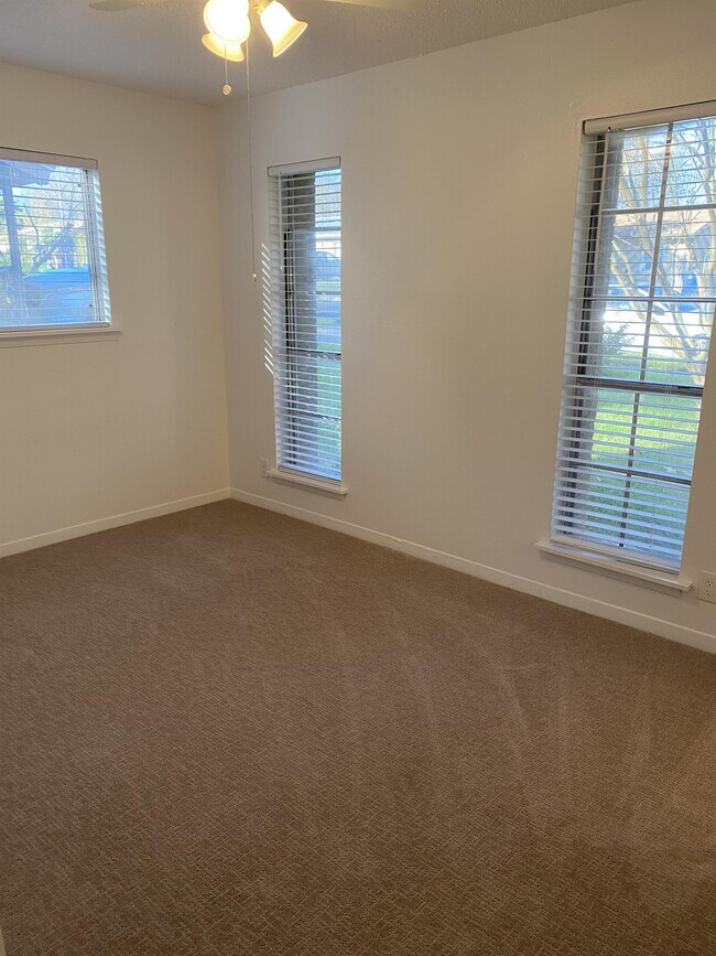 Foto del edificio - 6003 Waycross Dr