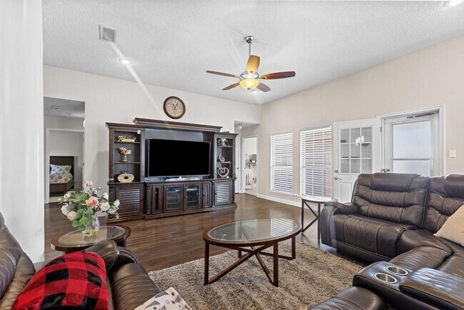Building Photo - 3612 Springmont Dr