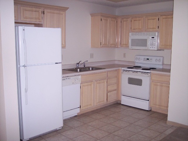 KITCHEN - 1201 Pebblecreek Dr