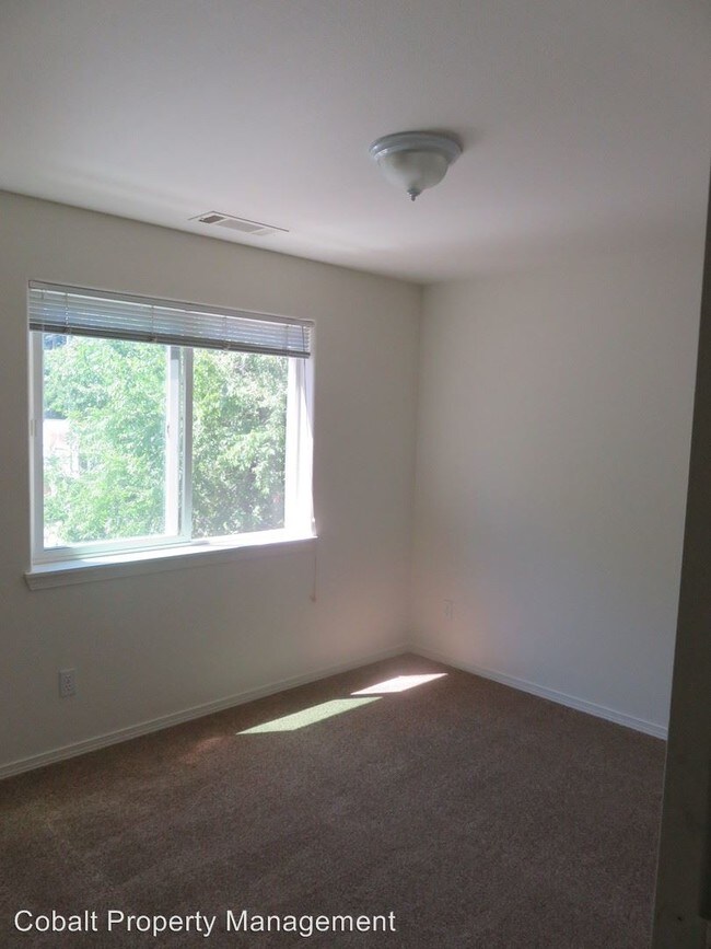 Building Photo - 403 NE Dekalb Ave