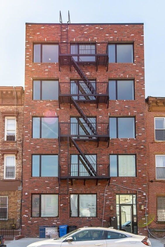 Primary Photo - 298 Ellery St