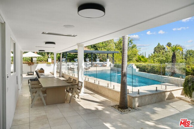 Foto del edificio - 9620 Highridge Dr