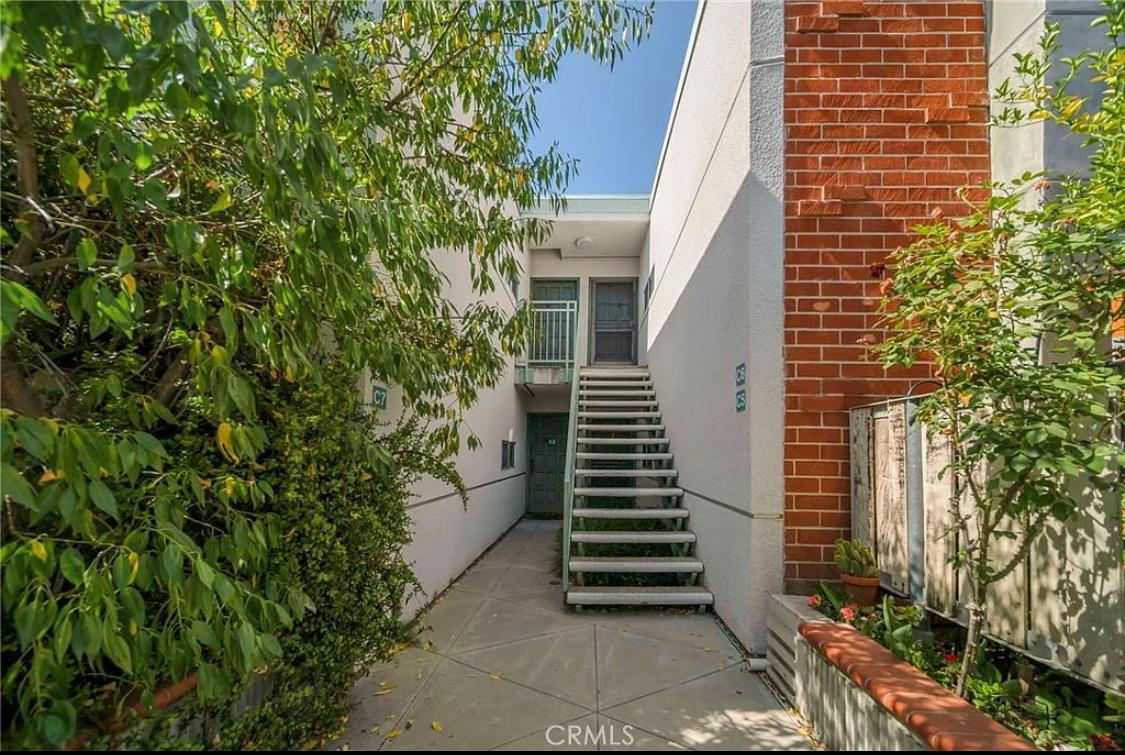 Foto principal - "Chic 1-Bed Encino Apartment with Modern A...