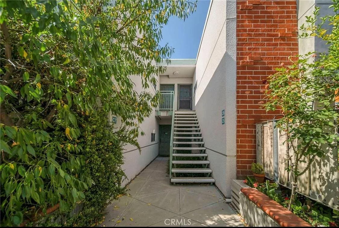 Primary Photo - "Chic 1-Bed Encino Apartment with Modern A...