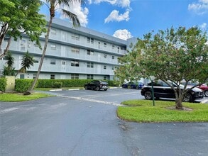 Building Photo - 114 Royal Pk Dr