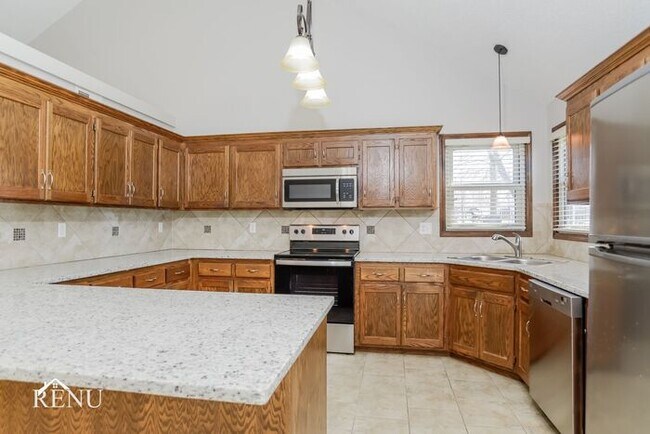 Building Photo - 419 W Sunrise Dr
