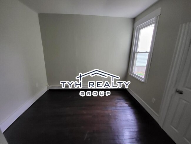 Building Photo - 204 Hillside Ave