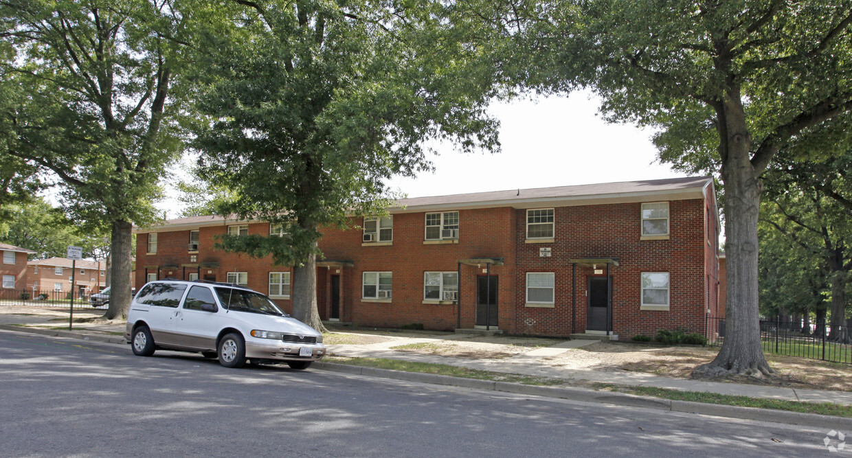 Foto del edificio - Whitcomb Court