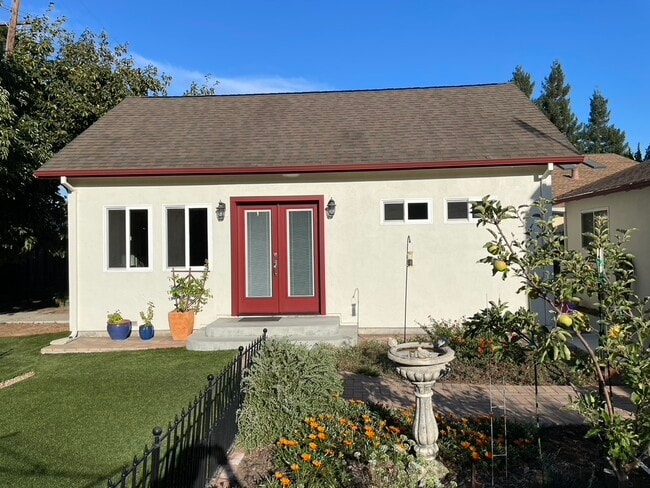 Building Photo - 467 Pamlar Ave