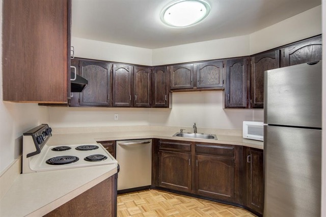 KITCHEN AREA - 118 Harmon Cove Tower