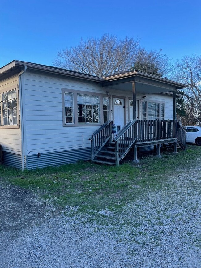 Building Photo - 108 Austin St