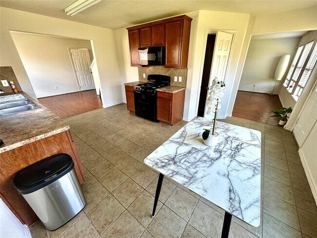 Foto del edificio - 1435 Joy Oaks Ln